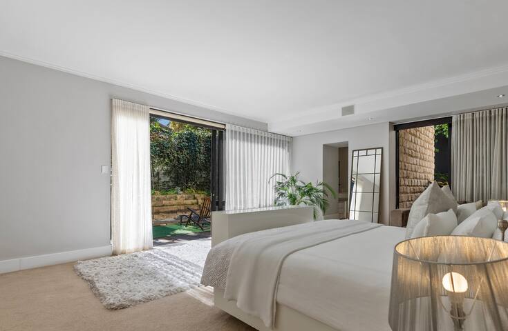 Ultra-Modern Lifestyle SaltLife Camps Bay gallery image 2