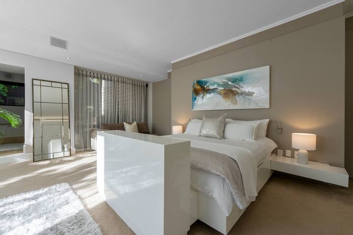 Ultra-Modern Lifestyle SaltLife Camps Bay gallery image 3