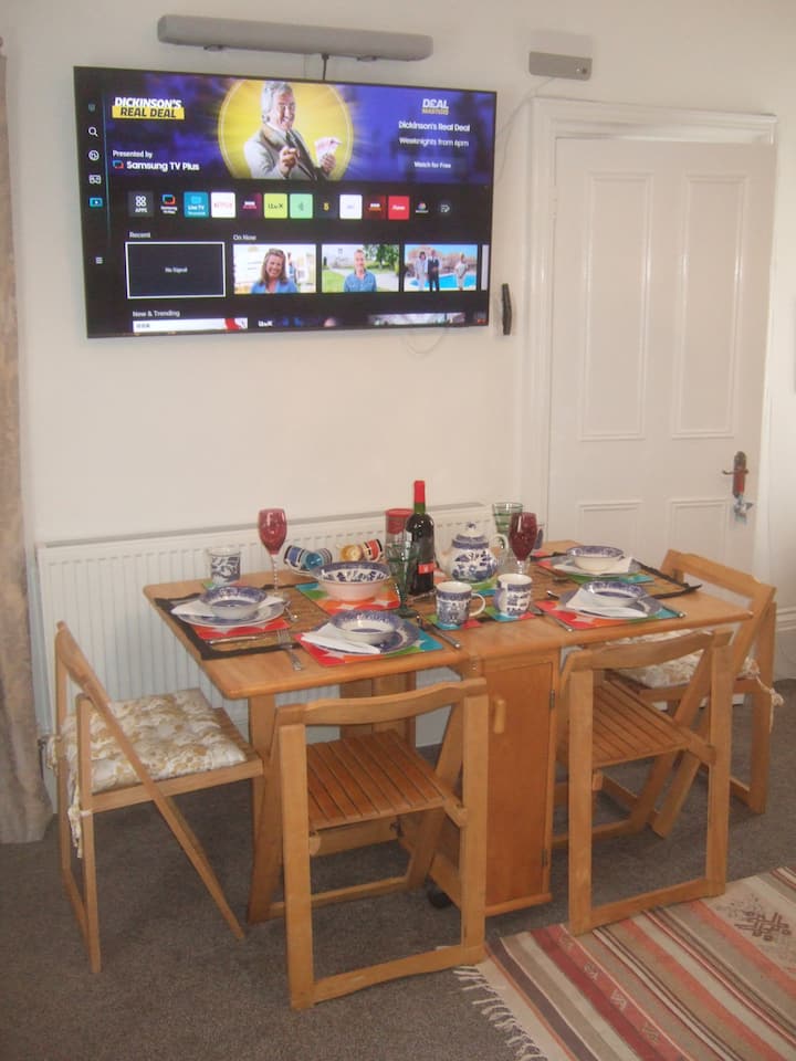 *Beautiful, Large, Bright, Self-contained Ensuite* - Southsea