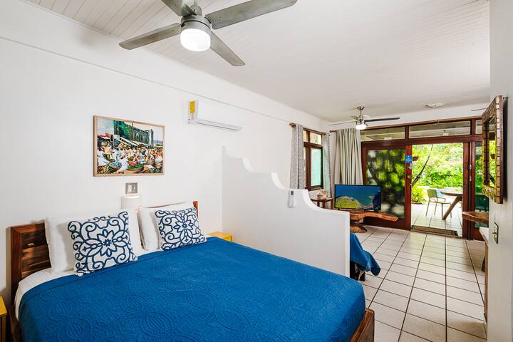 Cozy Studio Across the Beach ❤️ Large Pool | Fast Wifi | Full Staff
