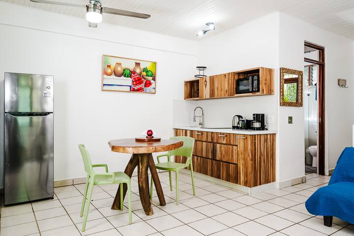 Cozy Studio Across the Beach ❤️ Large Pool | Fast Wifi | Full Staff