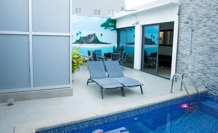 Villa Avec Piscine Suspendue Sur La Terrasse - Dakar