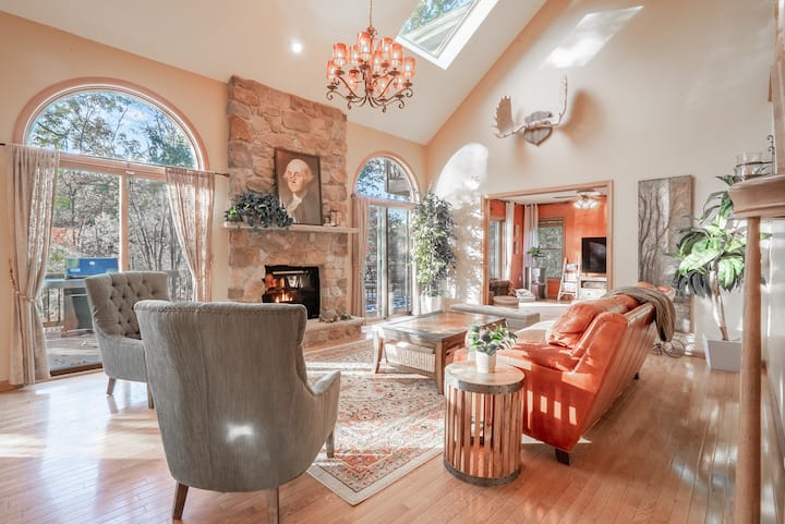 Lakefront Mansion W/ 3 Decks, Hot Tub, Boats, & Game Room! - Stroudsburg