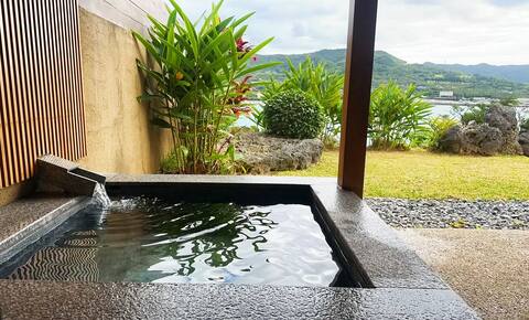 View from the bath at Sesoko Sansui❀ Ao no Mise! Relax in an open-air bath with the Sesoko sea sprea