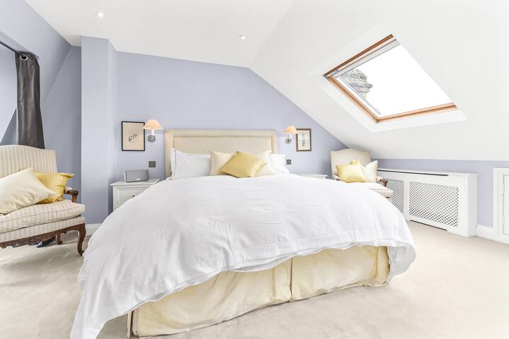 Beautiful 3bed/2.5bath house with garden gallery image 2