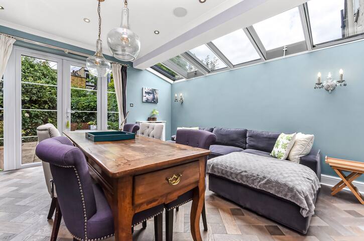 Beautiful 3bed/2.5bath house with garden gallery image 4