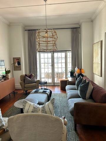 3-bedroom family home with pool close to beaches gallery image 4