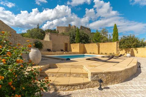 Stunning 4 bedroom villa with swimming pool