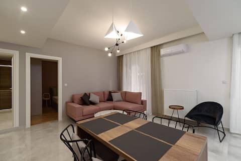 Top Airbnb: Marrone° /2bdr- Free Parking -near Nea Paralia in Μητροπολιτική Ενότητα Θεσσαλονίκης