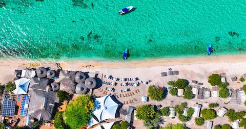 Glamping Ecolodge Ocean Front Tent (4) Personas