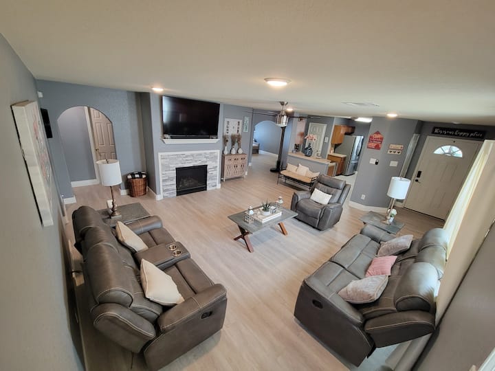 Modern 3 Bedroom 2 Bathroom! - Crosby, TX