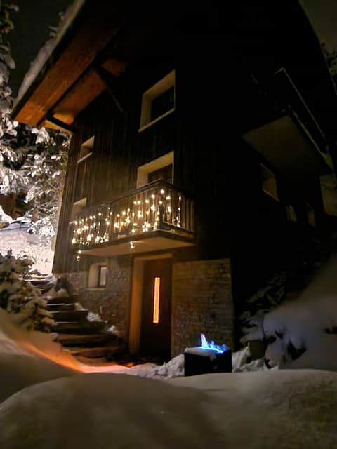 Chalet Antonin La Plagne 1800, 300 m from the slopes!