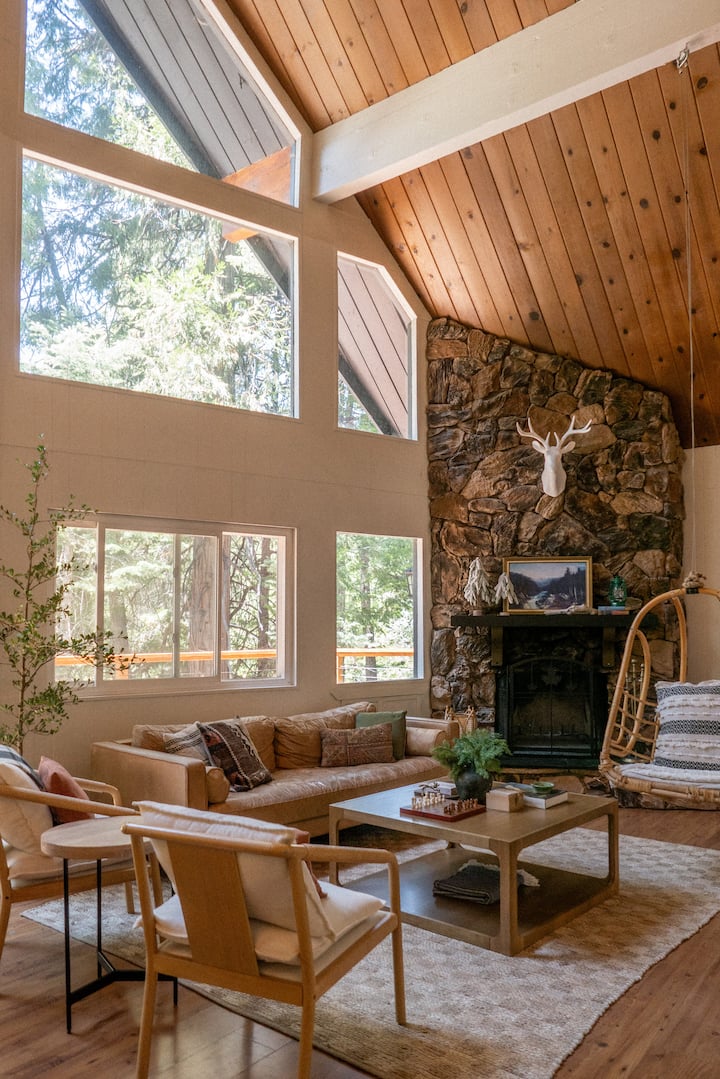 Stunning A-frame With Hot Tub - San Bernardino, CA