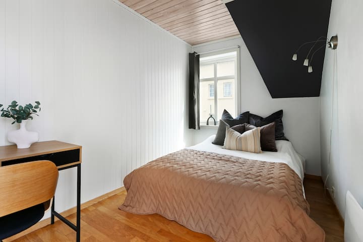 Picture have been "styled" - all smaller details such as plants/pillows/bedcover might not be in the apartment.