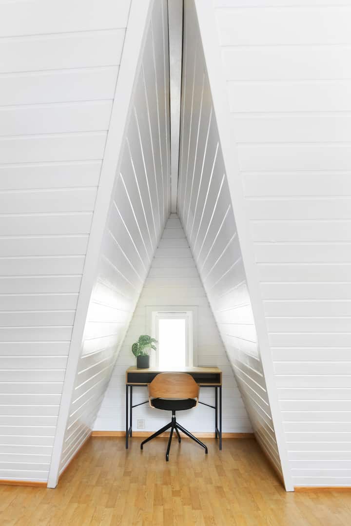 Picture have been "styled" - all smaller details such as plants/pillows/bedcover might not be in the apartment.