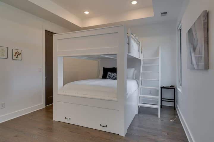 Chumba cha 4 cha kulala - Queen over queen bed and twin pull out bedroom