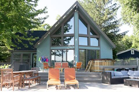 Sister Lakes A-frame with Cedar Hot Tub