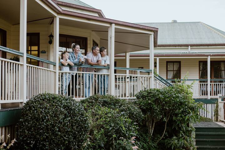 Grand Hinterland Queenslander – for groups, Maleny gallery image 5