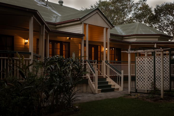 5m to Montville w/Outdoor Dining-BBQ-Spa+Patio