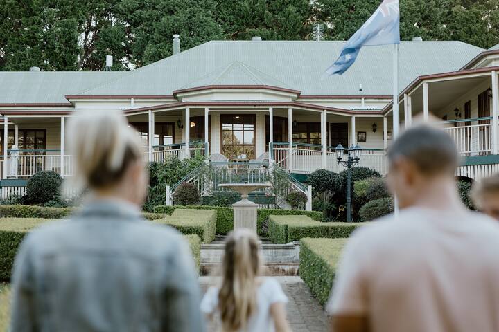 Grand Hinterland Queenslander – for groups, Maleny gallery image 2