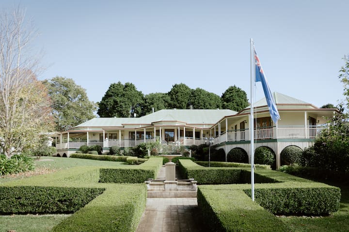 Grand Hinterland Queenslander – for groups, Maleny