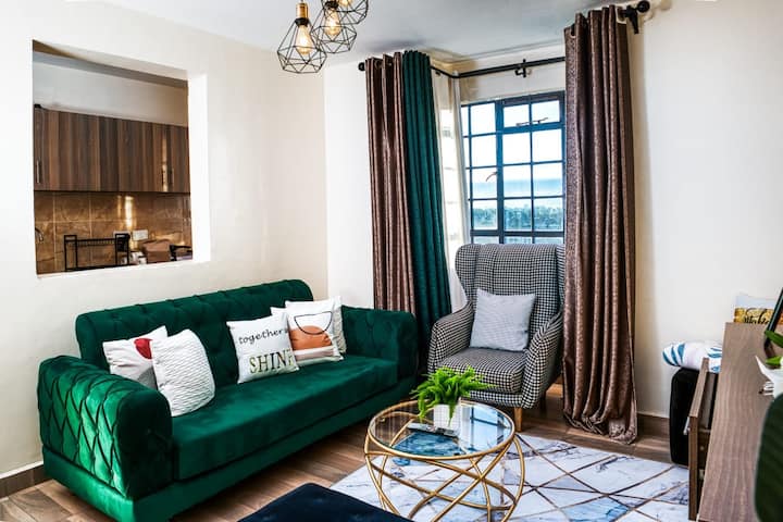 นั่งผ่อนคลายในที่พักที่สวยงามแห่งนี้ด้วยการจัดวางที่ชัดเจนสีสันที่อบอุ่นเพื่อโอบกอด 