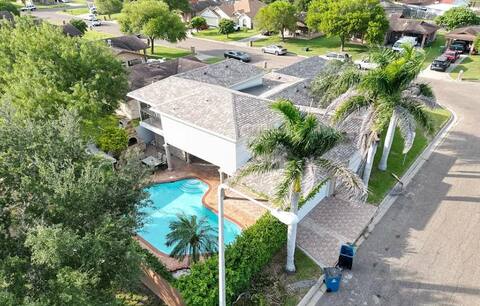 Spacious Home W/ Saltwater Pool/SpaceX/BocaChica