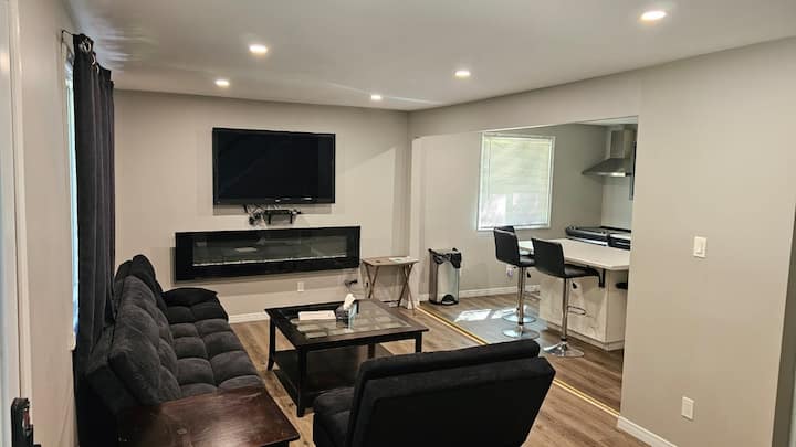 3 Bedroom, 1.5 Bath
Cottage With Air 
Conditioning - Port Elgin
