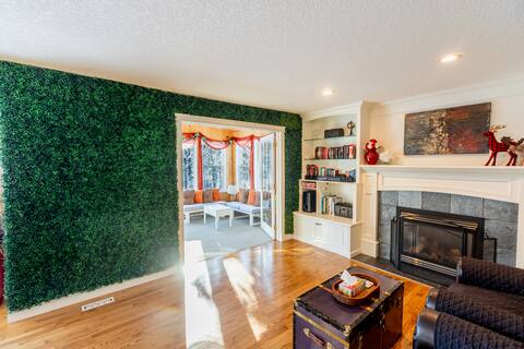 Successful Airbnb property: Forest escape Foothills\Bragg creek mountain/lake in Calgary Metropolitan Area
