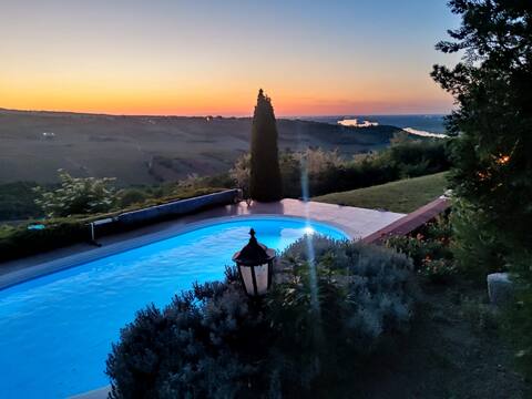 Family Cottage with Heated Pool and Vineyard Views