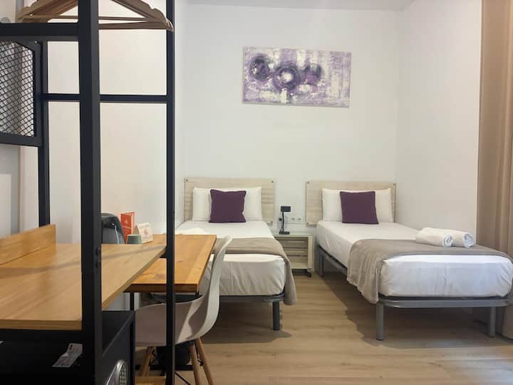 Twin Room With Shared Bathroom And Private Shower - バルセロナ
