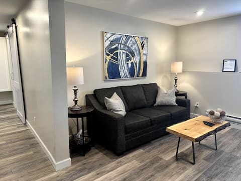 Top Airbnb: Cozy Private Guest Suite - Self Check-In & Parking in Kamloops
