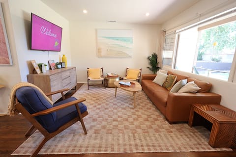 Family Friendly-Entire Home, Yard w/Putting Green