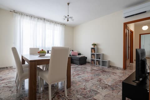 Spacious apartment with garage and beach spots