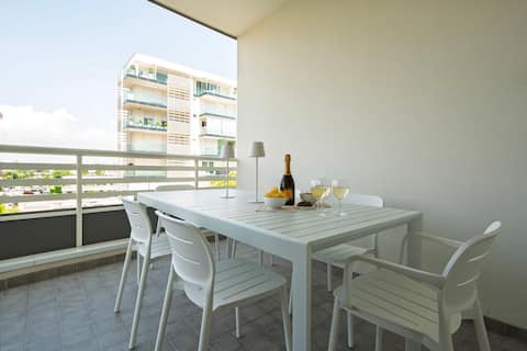 Spacious apartment with garage and beach spots