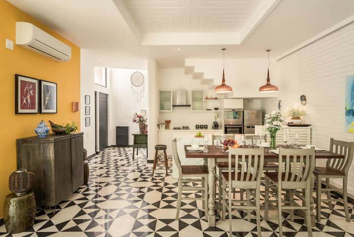 Dining area image 2