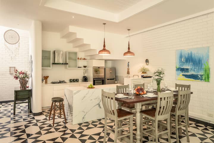Dining area image 1