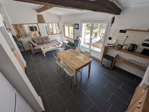 Annonce Airbnb populaire: The house under the oaks (mas cyral) à Nîmes