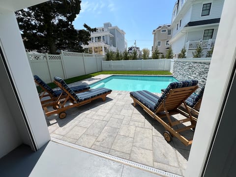 SeaLaVie perfect outdoor area w/75in TV, LR has 85