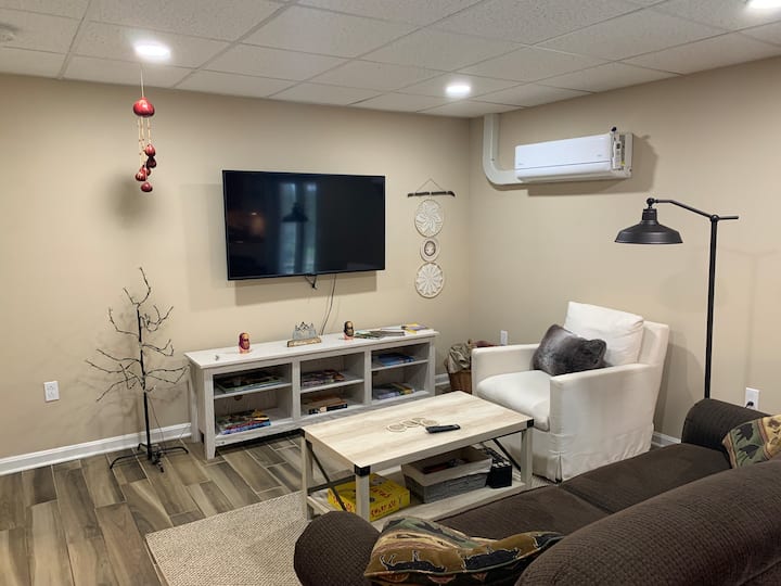 Charming Mountain Apartment - Breaux Vineyards, Purcellville