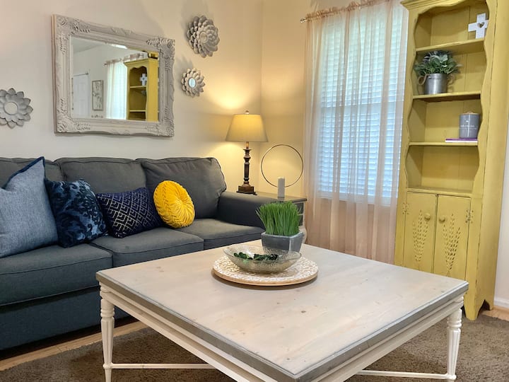 Island Living, King Bed, Lots Of Space - Wilmington Island, GA