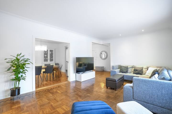 Retro-Chic Spacious Home on 2 floors in Montreal gallery image 2