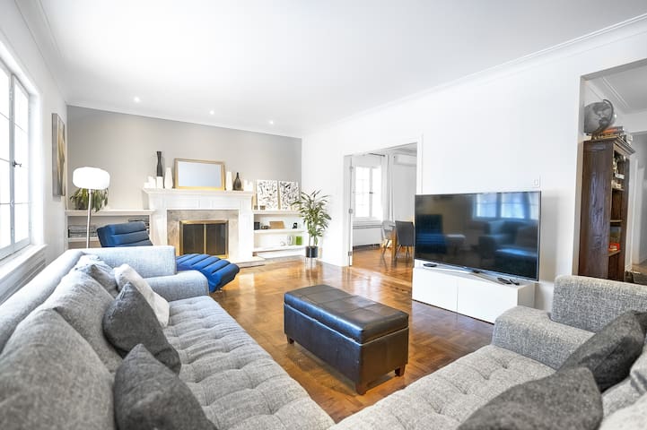 Retro-Chic Spacious Home on 2 floors in Montreal