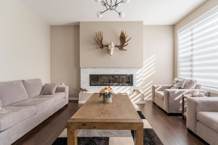 Modern | Entire Home | Near Yyc Airport - Airdrie