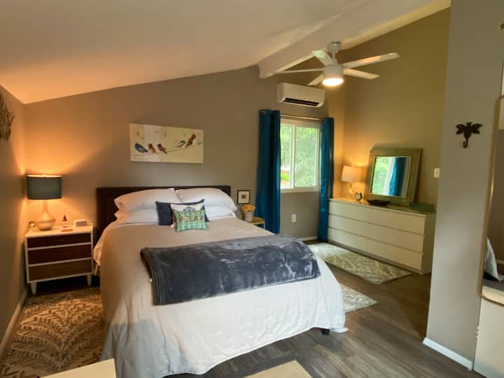 „ჩიტების ოთახი“ 152 × 203 სმ საწოლით