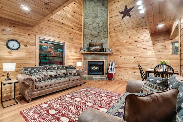 Secluded-dog Friendly-hot Tub-pool Table-king Bed - Gatlinburg, TN