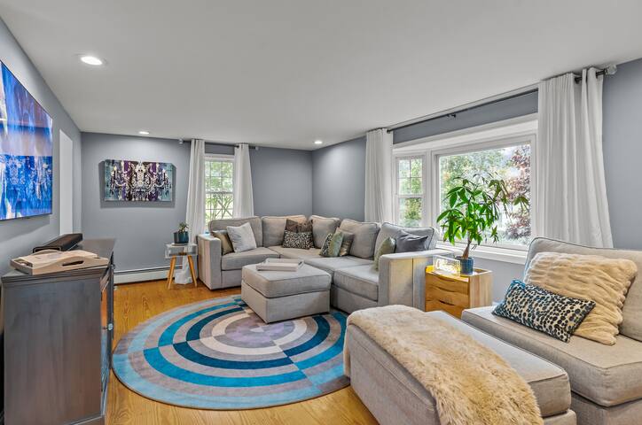 In-town home with Harbor views and parking gallery image 4