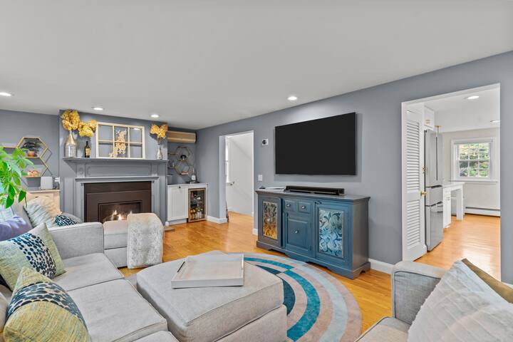 In-town home with Harbor views and parking gallery image 5