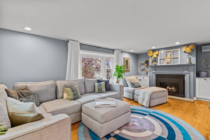 In-town home with Harbor views and parking gallery image 3