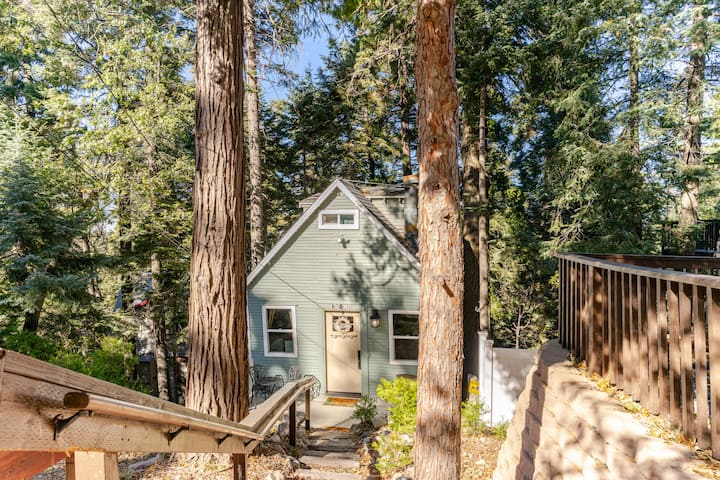 Beary Romantic Jacuzzi Cabin In The Woods With A/c - Lake Arrowhead, CA